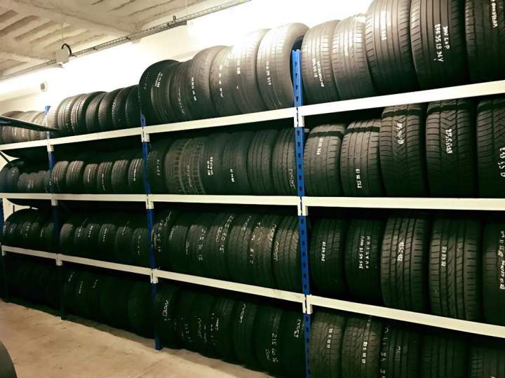 Large choix de pneus neufs et d'occasion